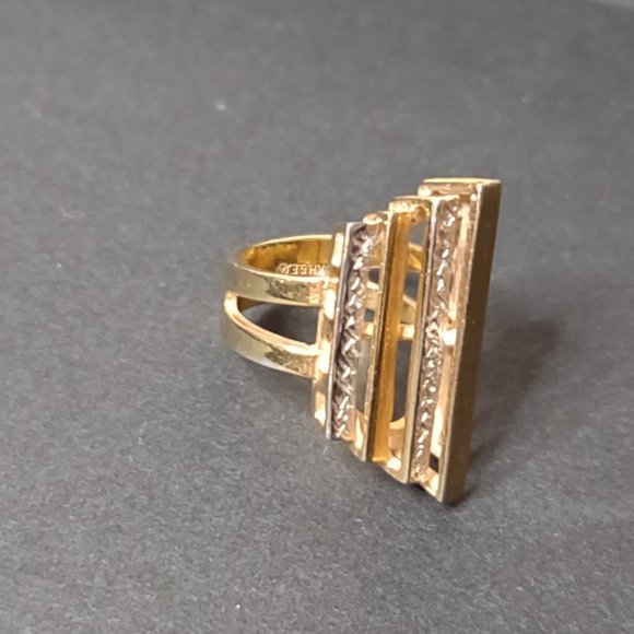 Very Pretty Size 4.75 Two Tone Gold Electroplated Ring - Picture 11 of 13